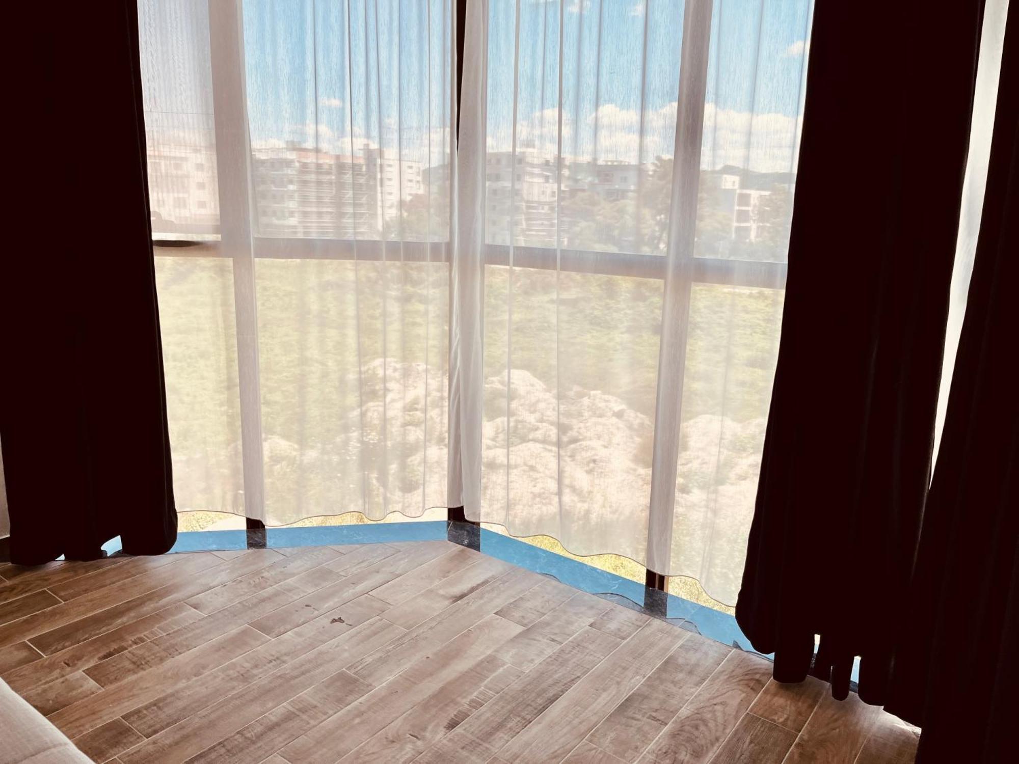 Family Tree - Quiet Area - Self Check In Aparthotel Golem  Exterior photo